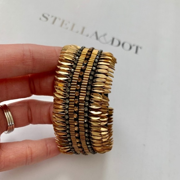 :: Stella & Dot Vintage Gold+Bronze Pegasus Cuff - Picture 8 of 8